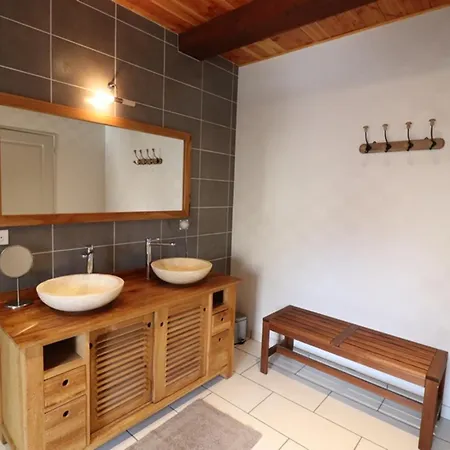 Holiday home Maison De Montagne Renovee, Proche Du Ski, Rando, Peche, Cascades, 5 Chambres, Jardin, Animaux Acceptes - Fr-1-742-56