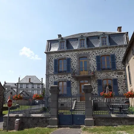 Holiday home Maison De Montagne Renovee, Proche Du Ski, Rando, Peche, Cascades, 5 Chambres, Jardin, Animaux Acceptes - Fr-1-742-56 *