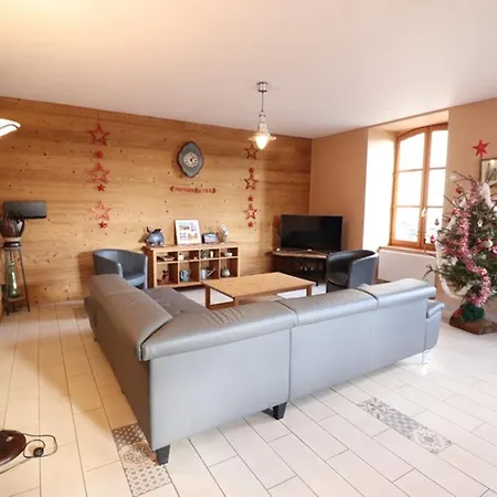 Holiday home Maison De Montagne Renovee, Proche Du Ski, Rando, Peche, Cascades, 5 Chambres, Jardin, Animaux Acceptes - Fr-1-742-56 Neussargues en Pinatelle